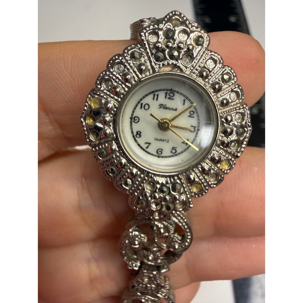 Vienna Geneva Quartz Ref 3809 Silver Tone Marcasite Style Link Bracelet Watch